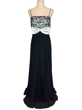 Alex Evening Black White Lace Pleated Maxi Occasion Formal Black Tie Dress SZ 10